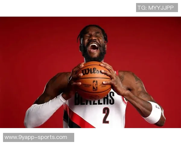 艾顿湖人生涯再创佳绩90命中率砍下20分10篮板追平队史第二多纪录