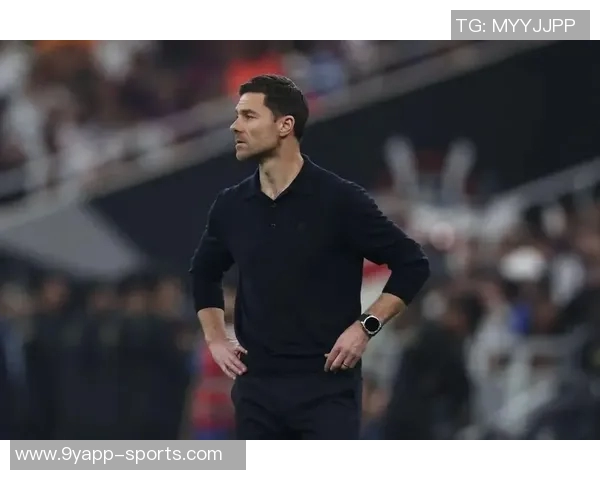 维尼修斯与阿隆索亲密互动缓解皇马更衣室紧张气氛